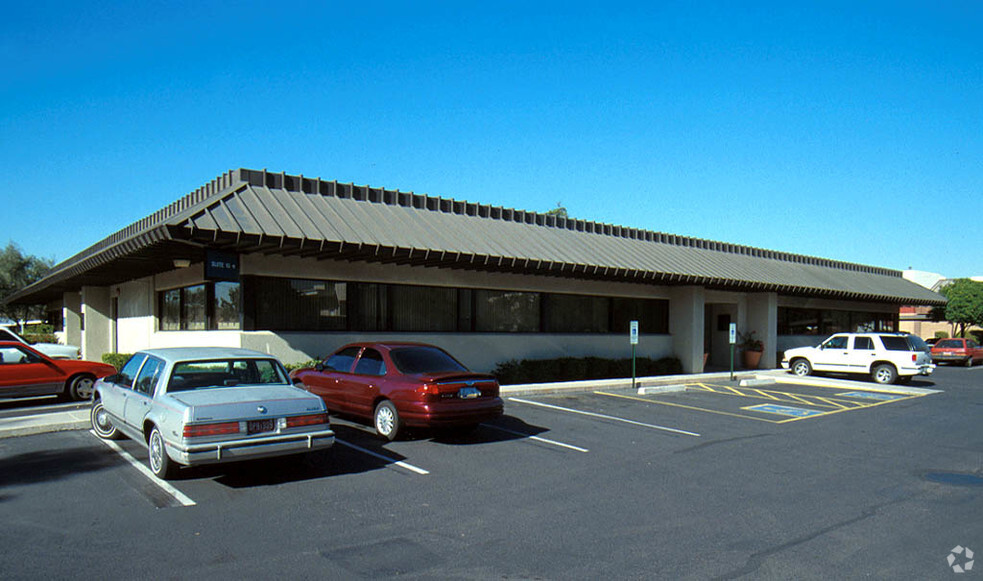 3225 N Civic Center Plz, Scottsdale, AZ for lease - Building Photo - Image 2 of 16