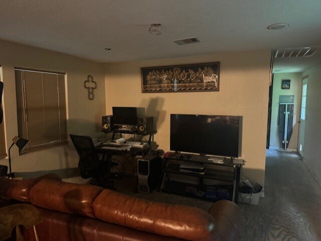 123 CR 343, Cleveland, TX for sale - Interior Photo - Image 3 of 12