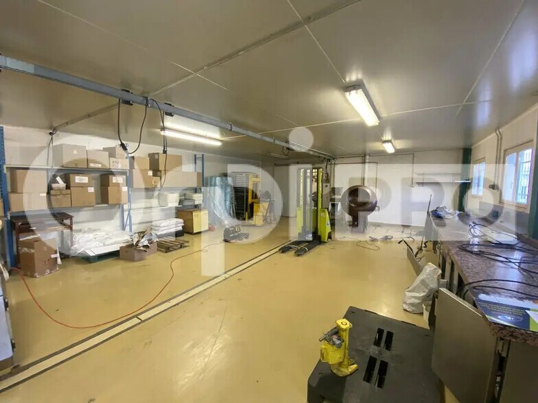 Retail in Saint-Georges-de-Reneins for lease - Building Photo - Image 2 of 11