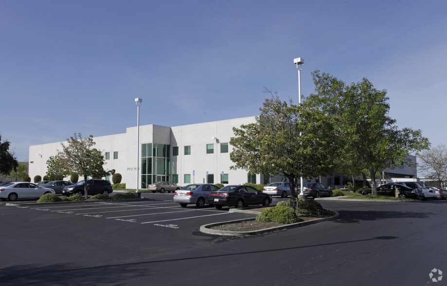 30825 Wiegman Rd, Hayward, CA for lease - Primary Photo - Image 1 of 3