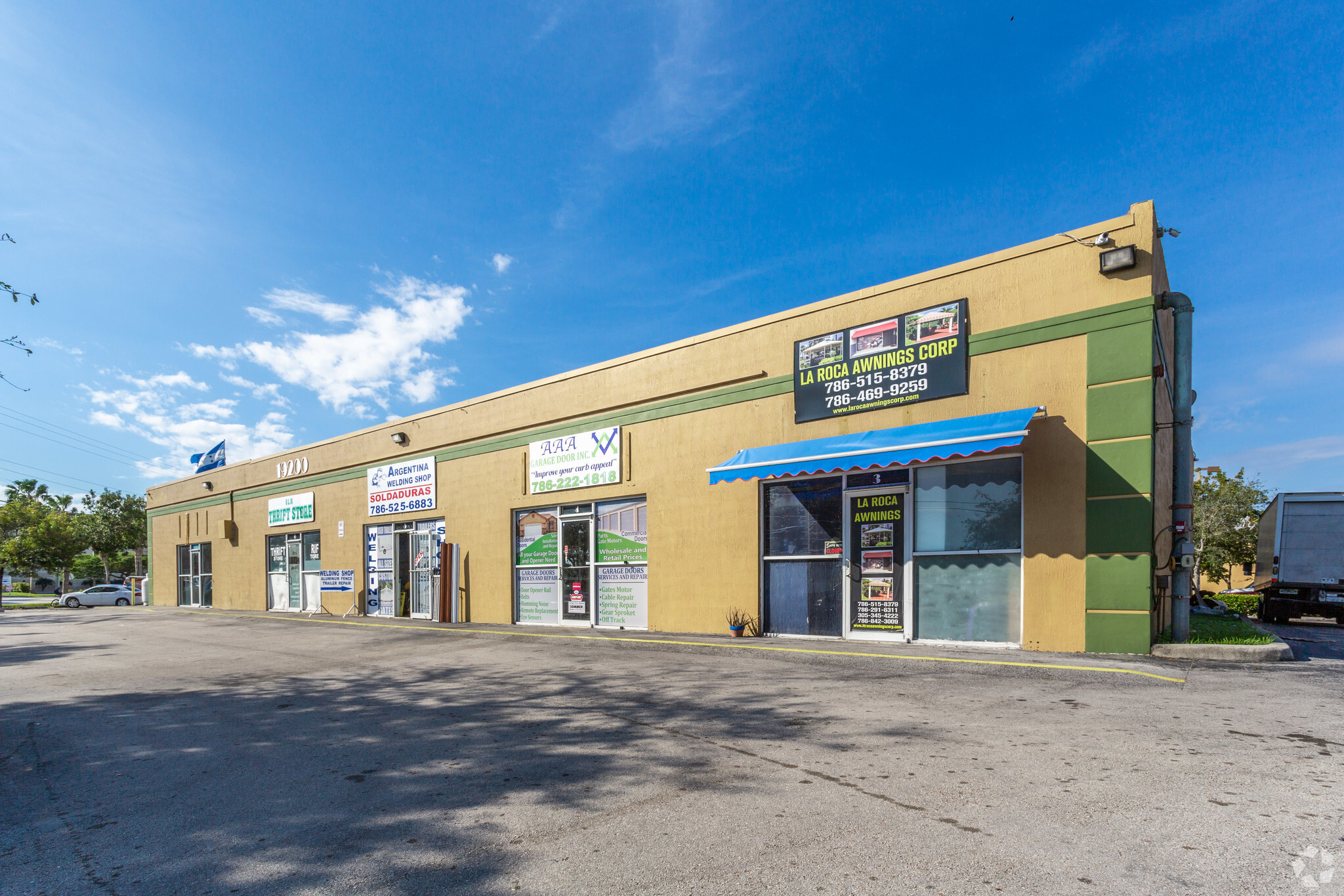 19200 SW 106th Ave, Miami, FL for lease Primary Photo- Image 1 of 13