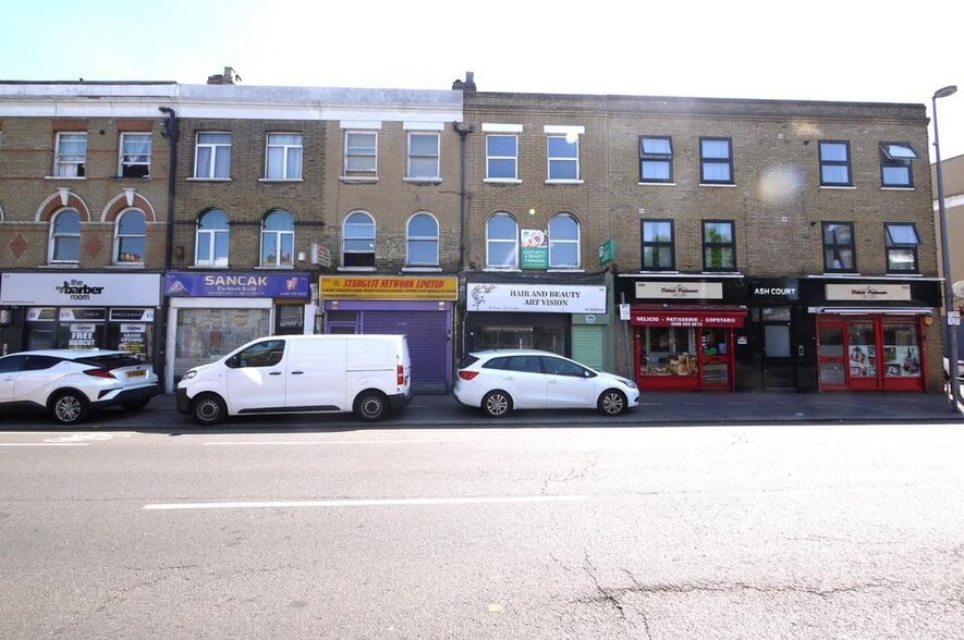 High Rd, London for lease - Building Photo - Image 1 of 12