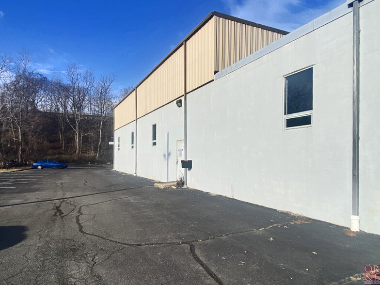 250 John Downey Dr, New Britain, CT for lease - Building Photo - Image 2 of 12