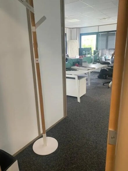 Office in Limas for lease - Interior Photo - Image 2 of 5