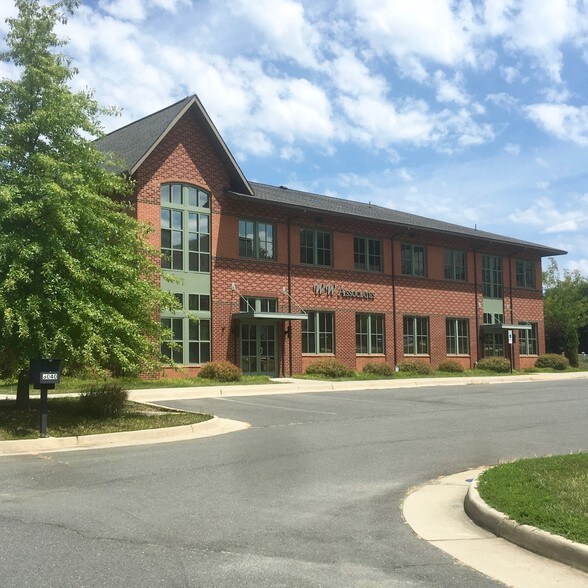 3040 Avemore Square Pl, Charlottesville, VA for sale - Building Photo - Image 1 of 1