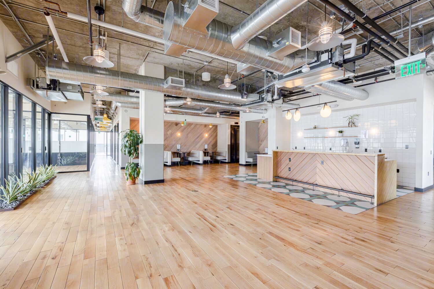 925 N La Brea Ave, Los Angeles, CA for lease Interior Photo- Image 1 of 3