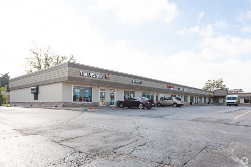 101-131 S Military Ave, Green Bay, WI for lease - Primary Photo - Image 1 of 8