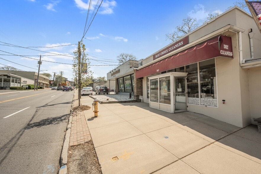 787 White Plains Rd, Scarsdale, NY for lease - Building Photo - Image 3 of 13