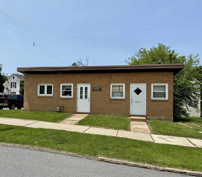 571 Cypress Ave, Johnstown, PA for sale - Building Photo - Image 1 of 11