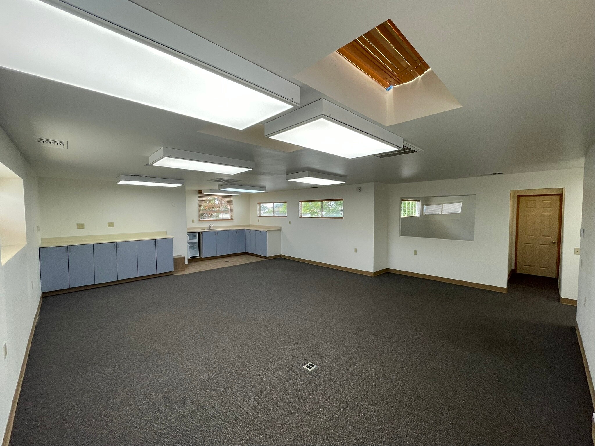 2036 Hornblend St, San Diego, CA for lease Interior Photo- Image 1 of 4