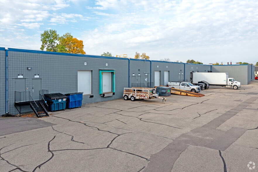 7320-7350 Ohms Ln, Edina, MN for lease - Building Photo - Image 2 of 4