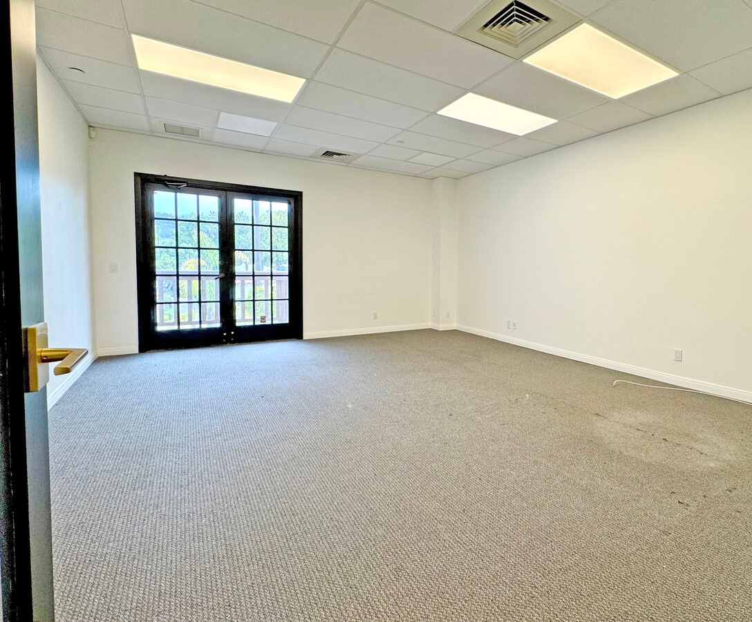 1525 State St, Santa Barbara, CA 93101 - Unit 205 -  - Interior Photo - Image 1 of 3