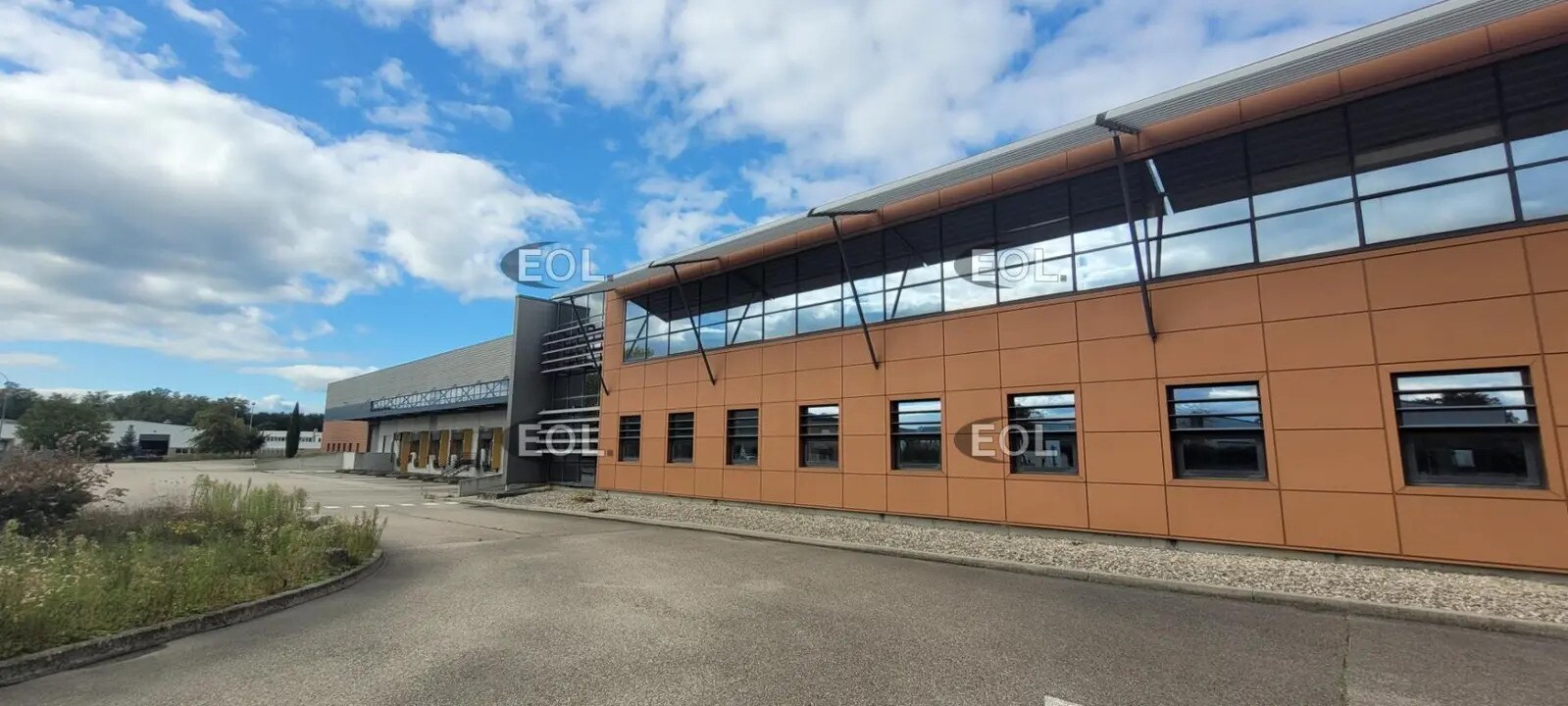 Industrial in Miribel for lease Building Photo- Image 1 of 9