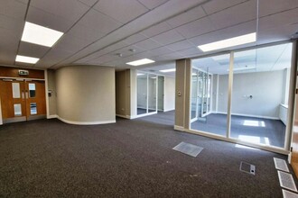 1 London Rd, Basingstoke for lease Interior Photo- Image 2 of 4