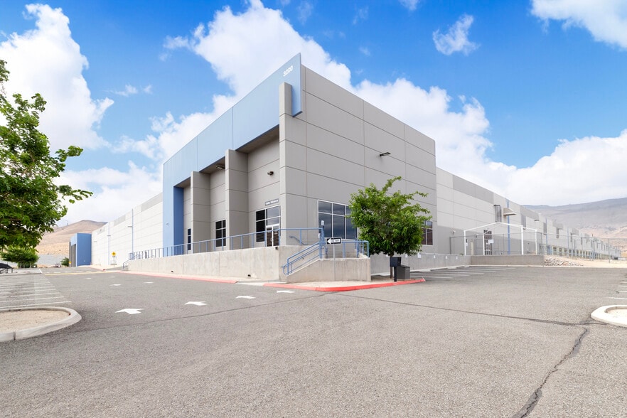 3200 USA Pky, Sparks, NV for lease - Building Photo - Image 3 of 21