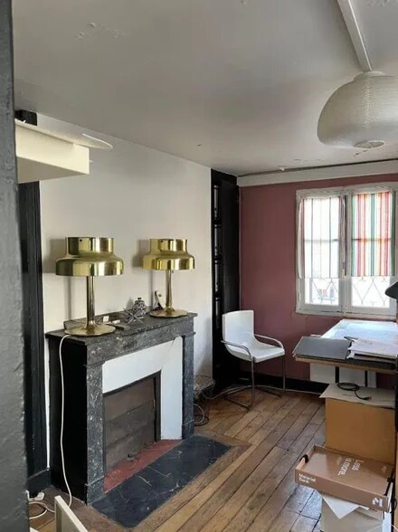 Office in Paris for lease - Interior Photo - Image 1 of 4