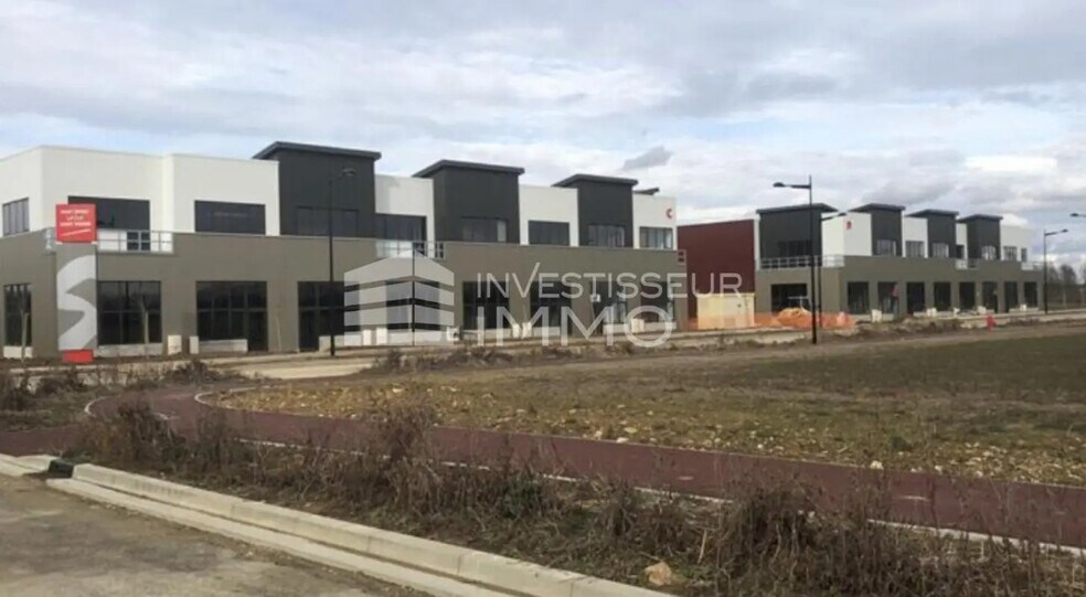 Flex in Saint-Pierre-du-Perray for sale - Building Photo - Image 3 of 3