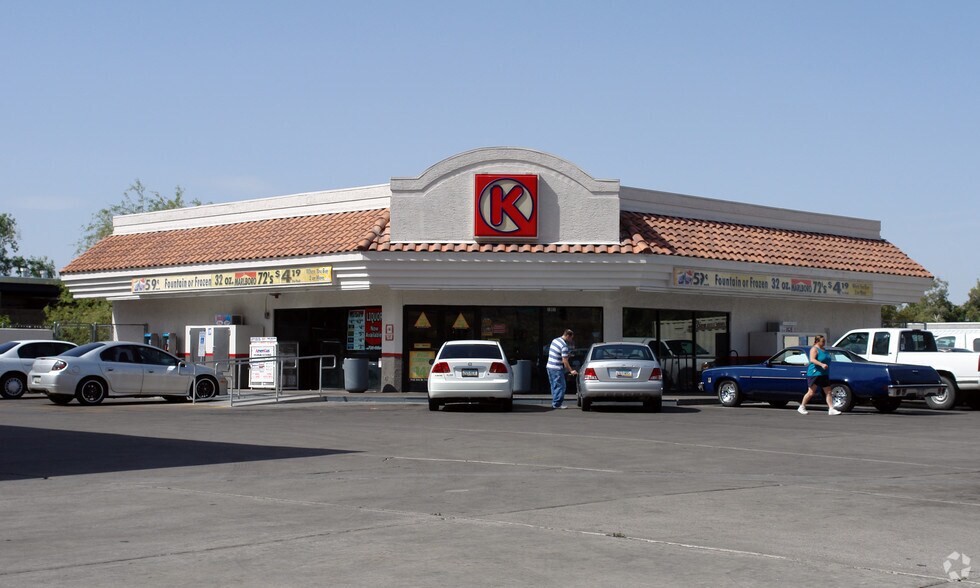 1901 W Cactus Rd, Phoenix, AZ 85029