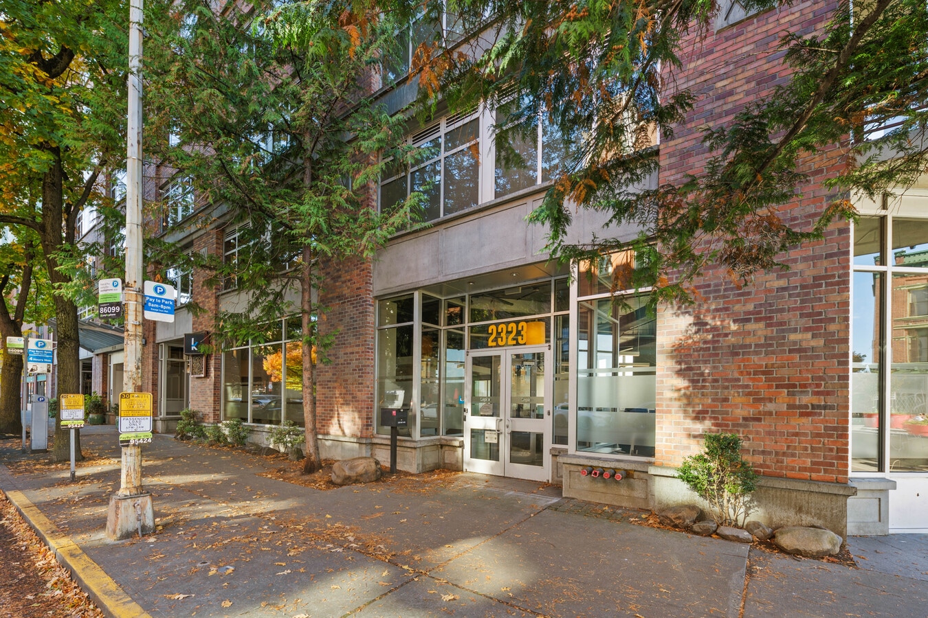 2319-2323 1st Ave, Seattle, WA 98121 - Unit B - - Interior Photo - Image 2 of 9