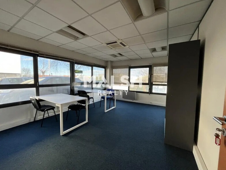 Office in Limas for lease - Building Photo - Image 2 of 19