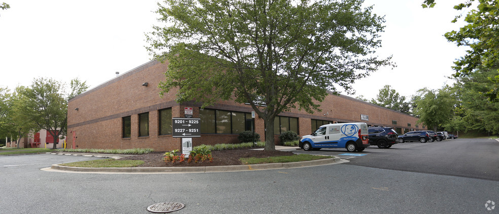 9201-9225 Hampton Overlook, Capitol Heights, MD for lease - Building Photo - Image 1 of 11