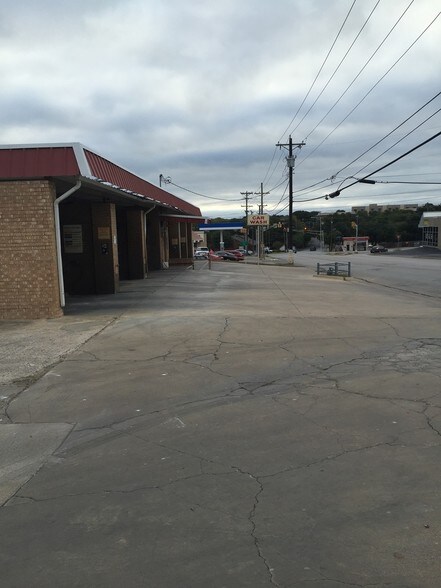 112 W Park Ave, Weatherford, TX for sale - Primary Photo - Image 1 of 1