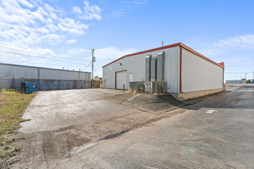 2103 S Thompson St, Springdale, AR for sale - Building Photo - Image 3 of 49