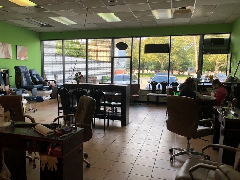 530 Conduit Blvd Brooklyn Ny 11208 Front Property For 1 200 Sf Of Retail Space Available In Brooklyn Ny