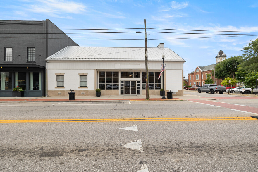 39 S Main St, Johnstown, OH for sale - Building Photo - Image 1 of 1