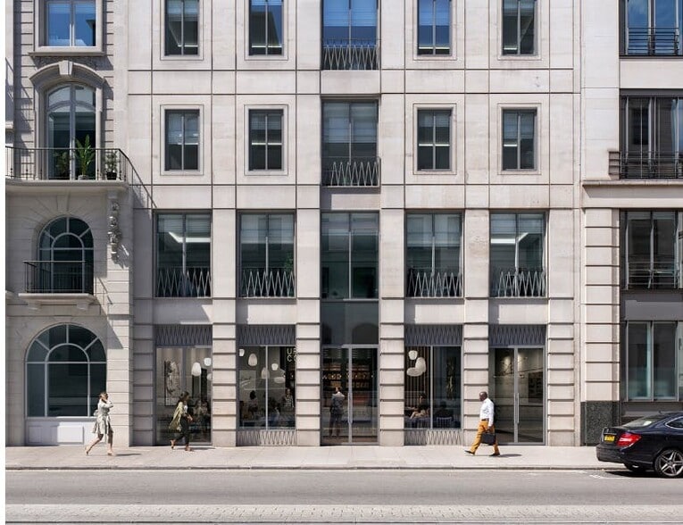 26 St. James's Sq, London for lease - Building Photo - Image 1 of 3