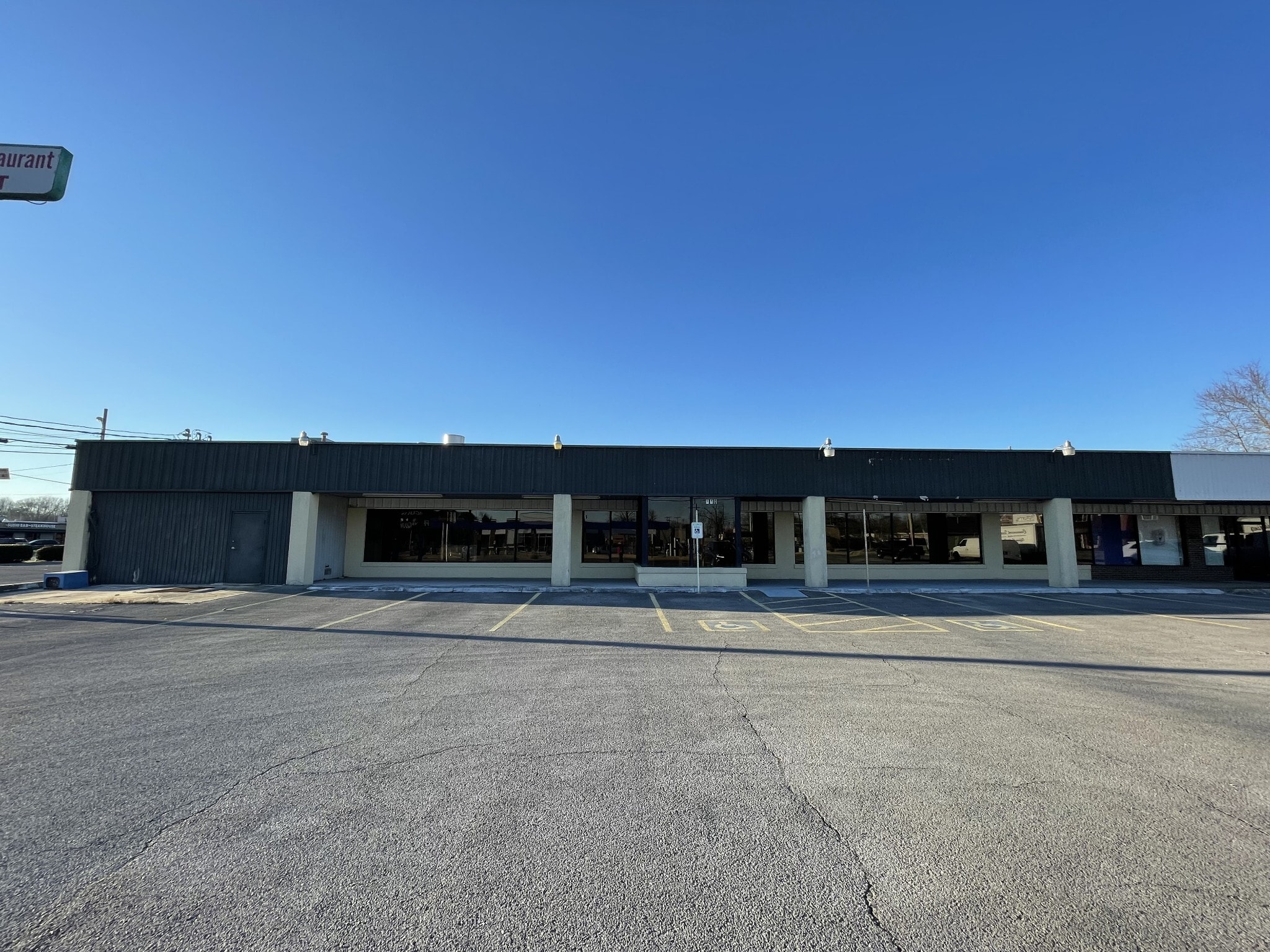 110 W Ogee St, Tullahoma, TN 37388