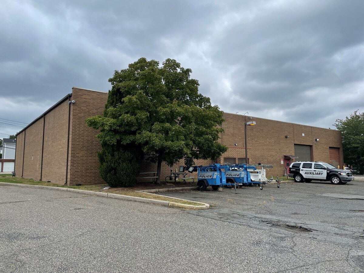 701 Kingsland Ave, Lyndhurst, NJ 07071