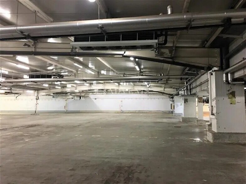 Industrial in Orly for lease - Building Photo - Image 2 of 12