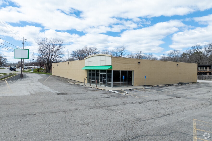 2833 Douglas Ave, Des Moines, IA for lease - Building Photo - Image 2 of 5