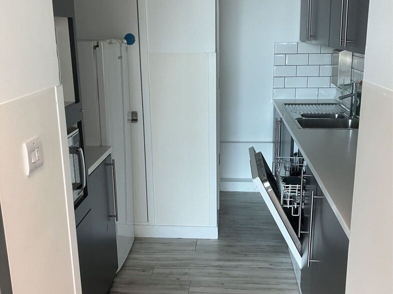 Onslow St, Guildford for lease - Interior Photo - Image 3 of 6