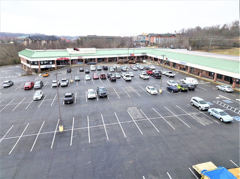 147-185 E Wears Valley Rd, Pigeon Forge, TN for sale - Building Photo - Image 1 of 1