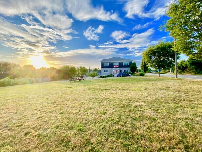 47 Valley Rd, Middletown, RI 02842