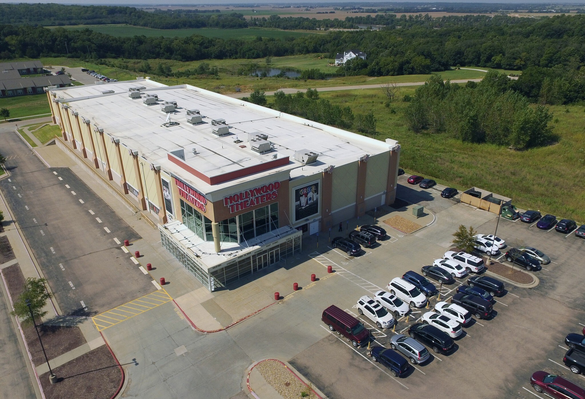 6200 SW 6th Ave, Topeka, KS 66615 Hollywood Theaters