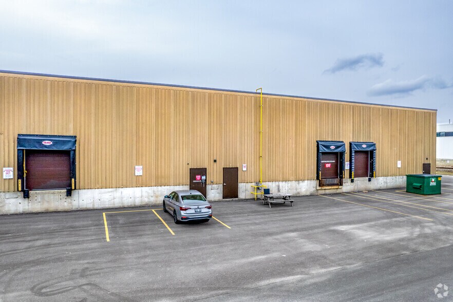 1705 Argentia Rd, Mississauga, ON for lease - Building Photo - Image 3 of 8