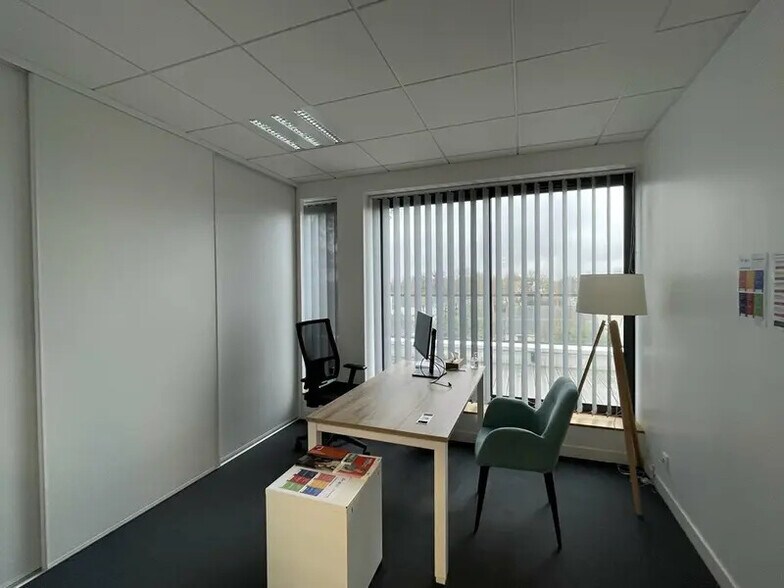 Office in Quimperlé for lease - Interior Photo - Image 1 of 7