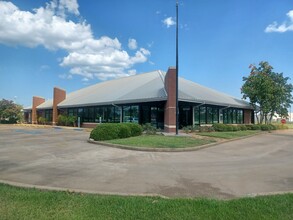 2141 N Mall Dr, Alexandria, LA for lease Building Photo- Image 1 of 8