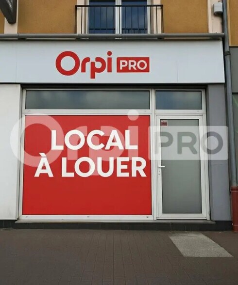 Retail in Ris-Orangis for lease - Building Photo - Image 2 of 5