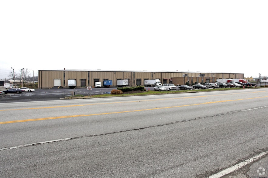 2900 Fern Valley Rd, Louisville, KY for lease - Building Photo - Image 3 of 7
