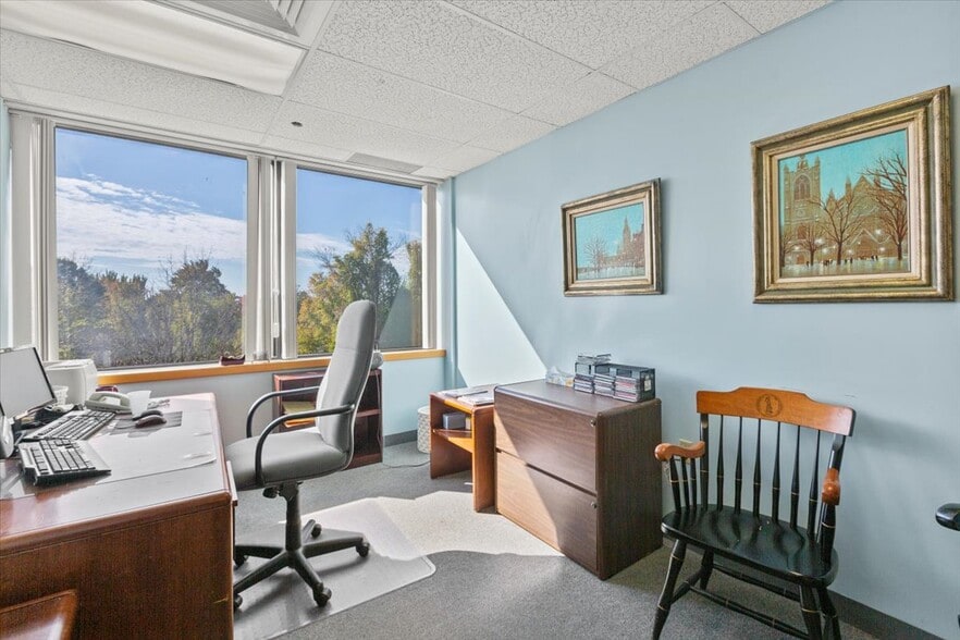 28 Lord Rd, Marlborough, MA for sale - Interior Photo - Image 3 of 11