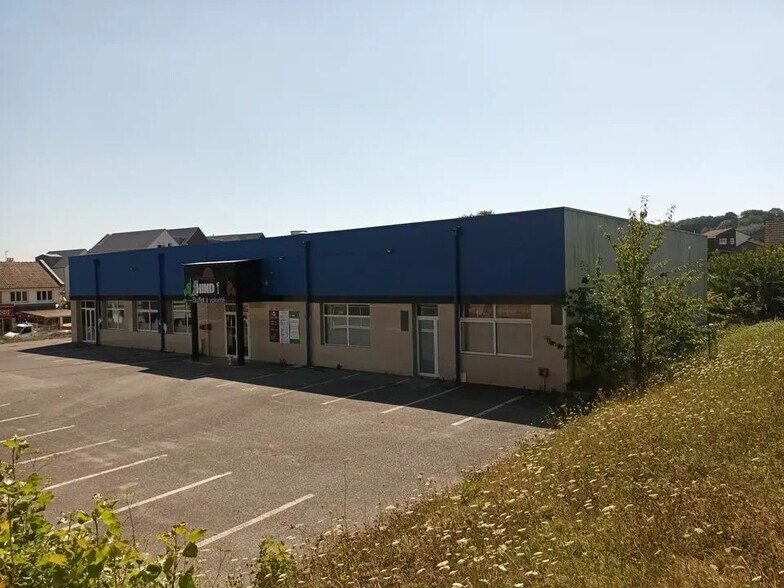 Retail in Montivilliers for sale - Building Photo - Image 1 of 1