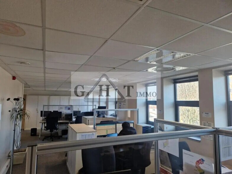 Office in Ivry-sur-Seine for lease - Interior Photo - Image 1 of 10