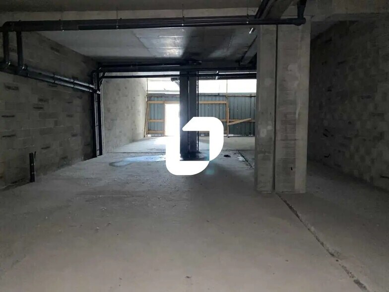 Retail in Bordeaux for lease - Interior Photo - Image 2 of 4