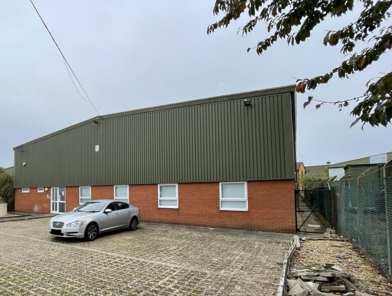Alms Close, Huntingdon for sale - Primary Photo - Image 1 of 1