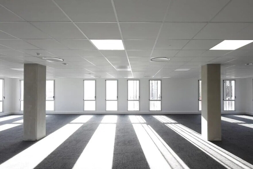 Office in Saint-Herblain for lease - Interior Photo - Image 1 of 9