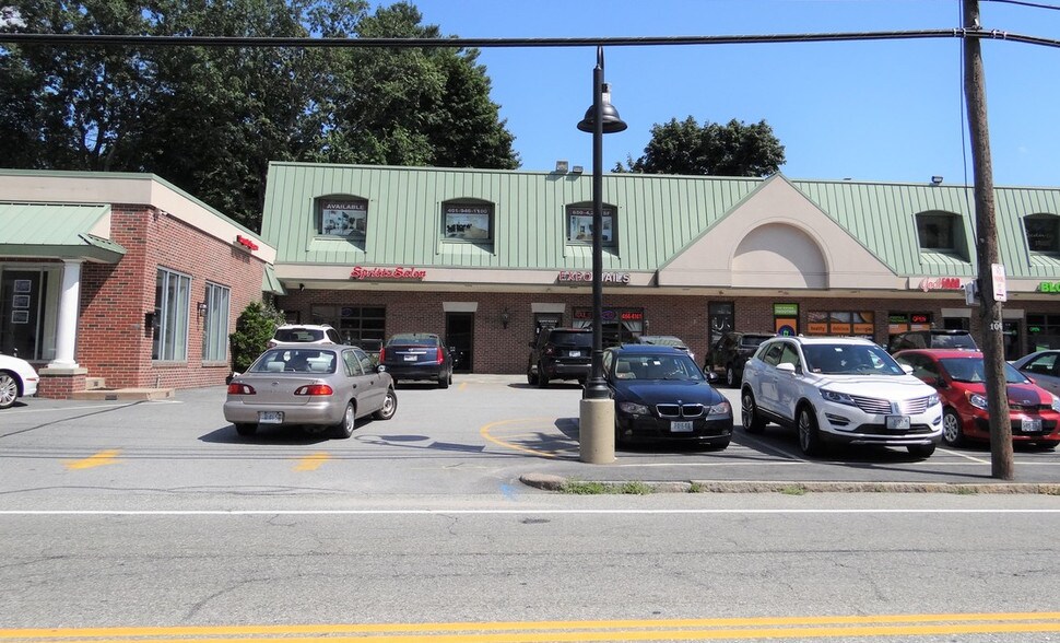 800 Oaklawn Ave, Cranston, RI 02920